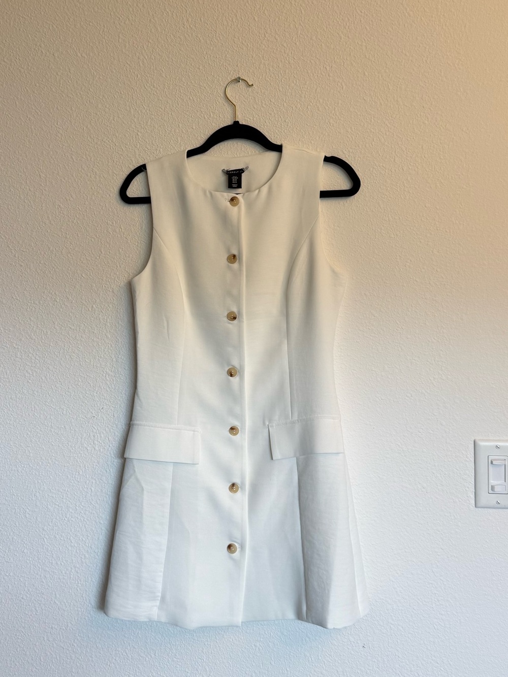 Sleeveless White Button-Front dress